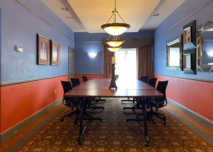 La Quinta By Wyndham Islip - Macarthur Airport
