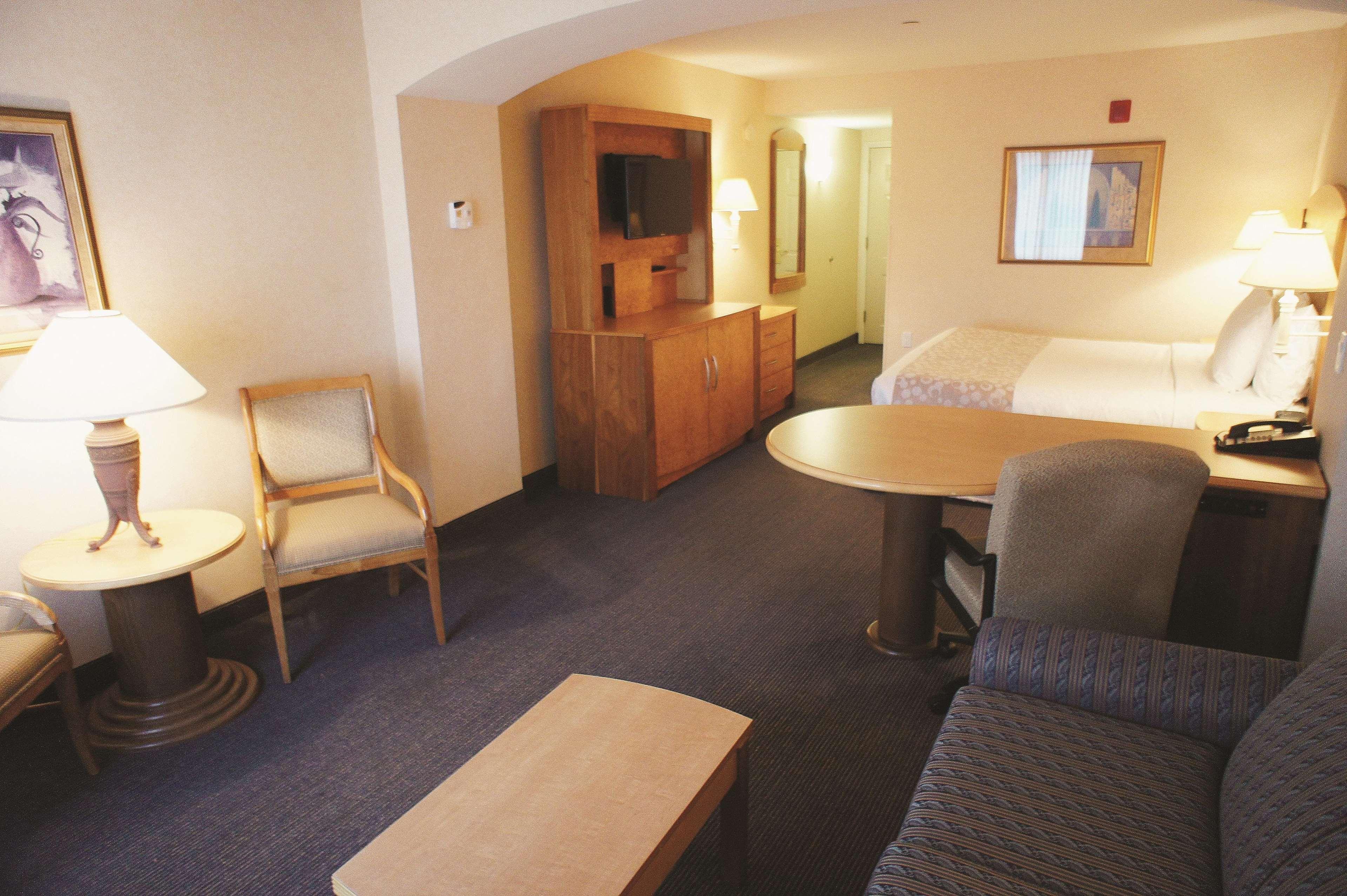 La Quinta By Wyndham Islip - Macarthur Airport Hotel