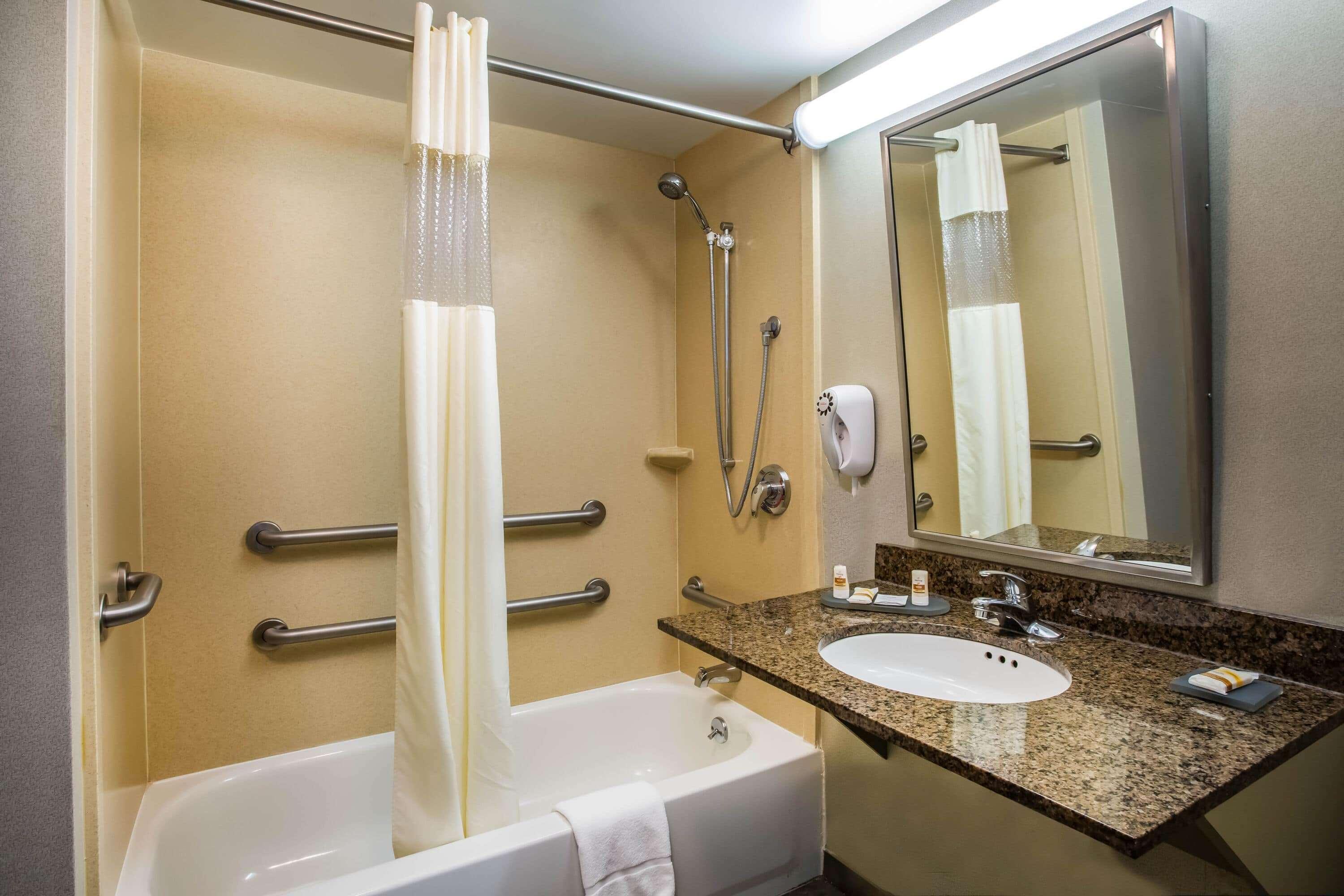 Hotel La Quinta By Wyndham Islip - Macarthur Airport