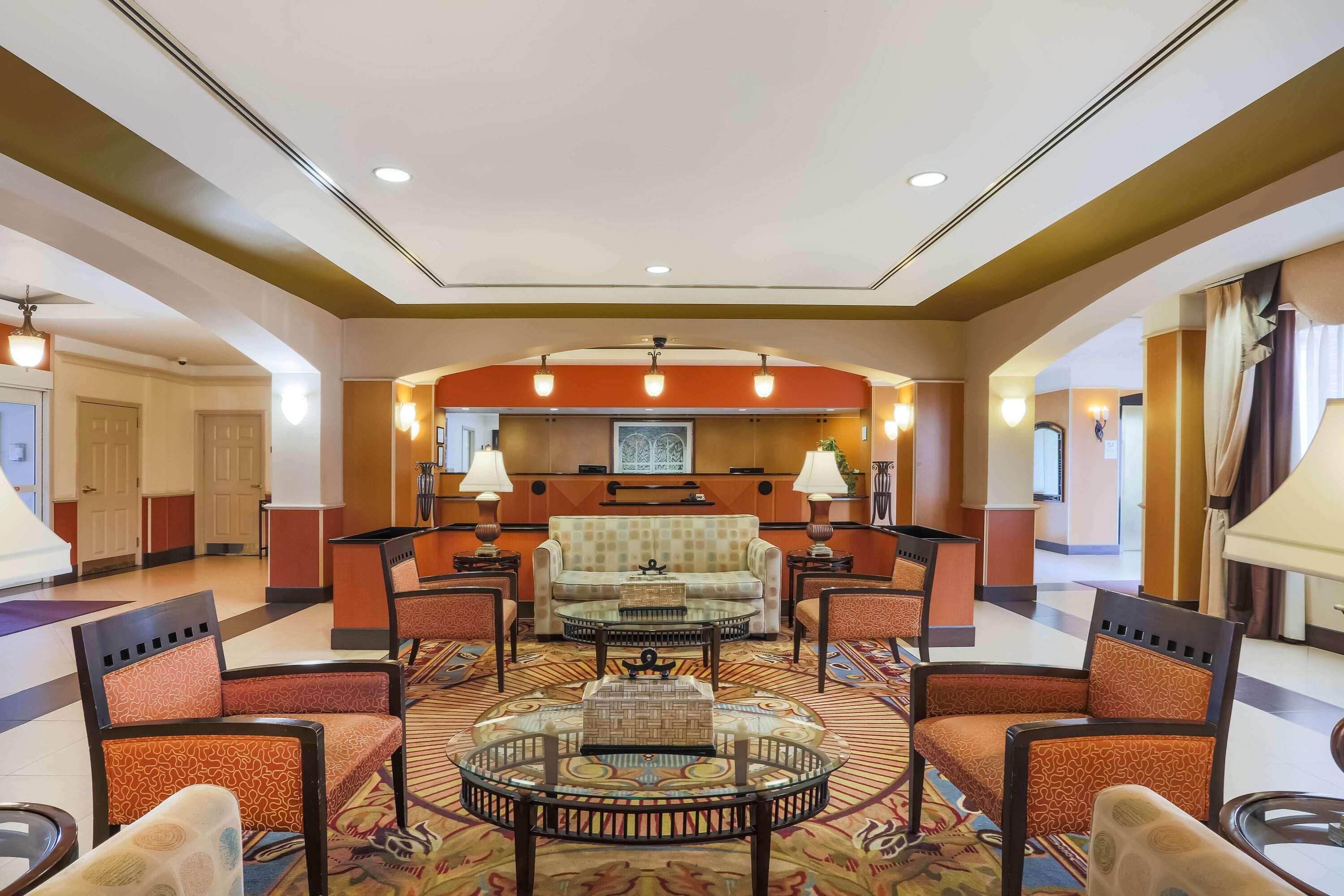 La Quinta By Wyndham Islip - Macarthur Airport Hotel 3*