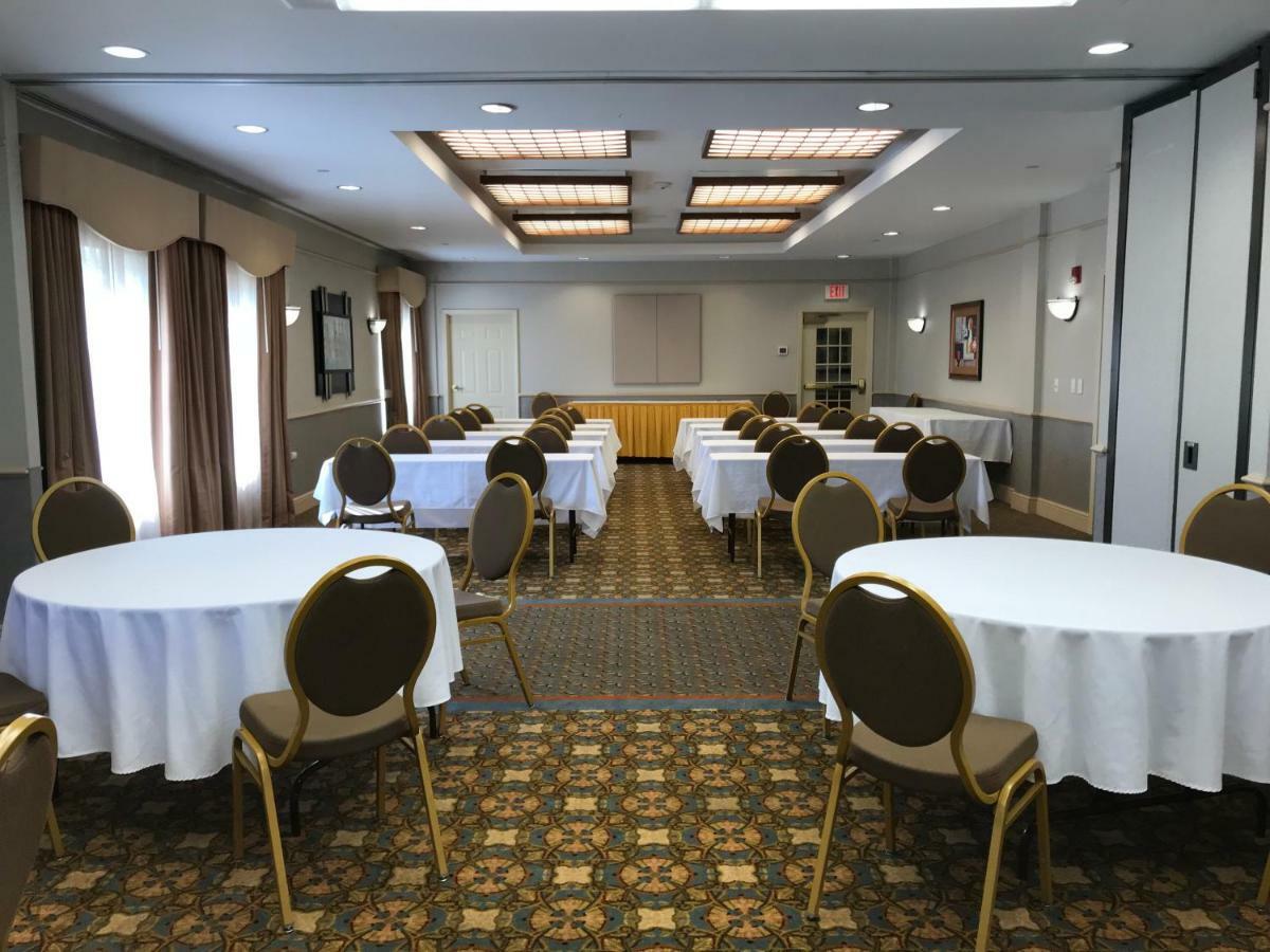 Hotel La Quinta By Wyndham Islip - Macarthur Airport 3*