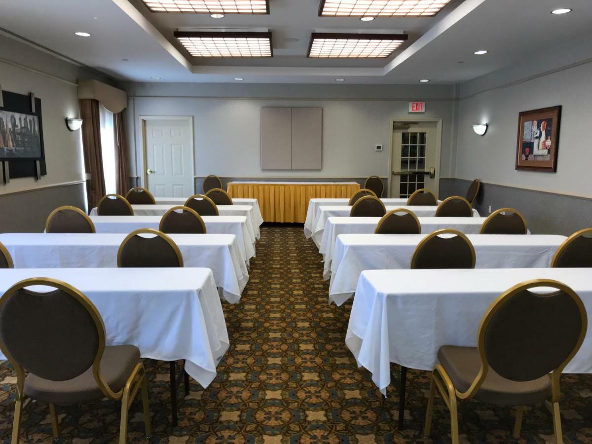 Hotel La Quinta By Wyndham Islip - Macarthur Airport 3*
